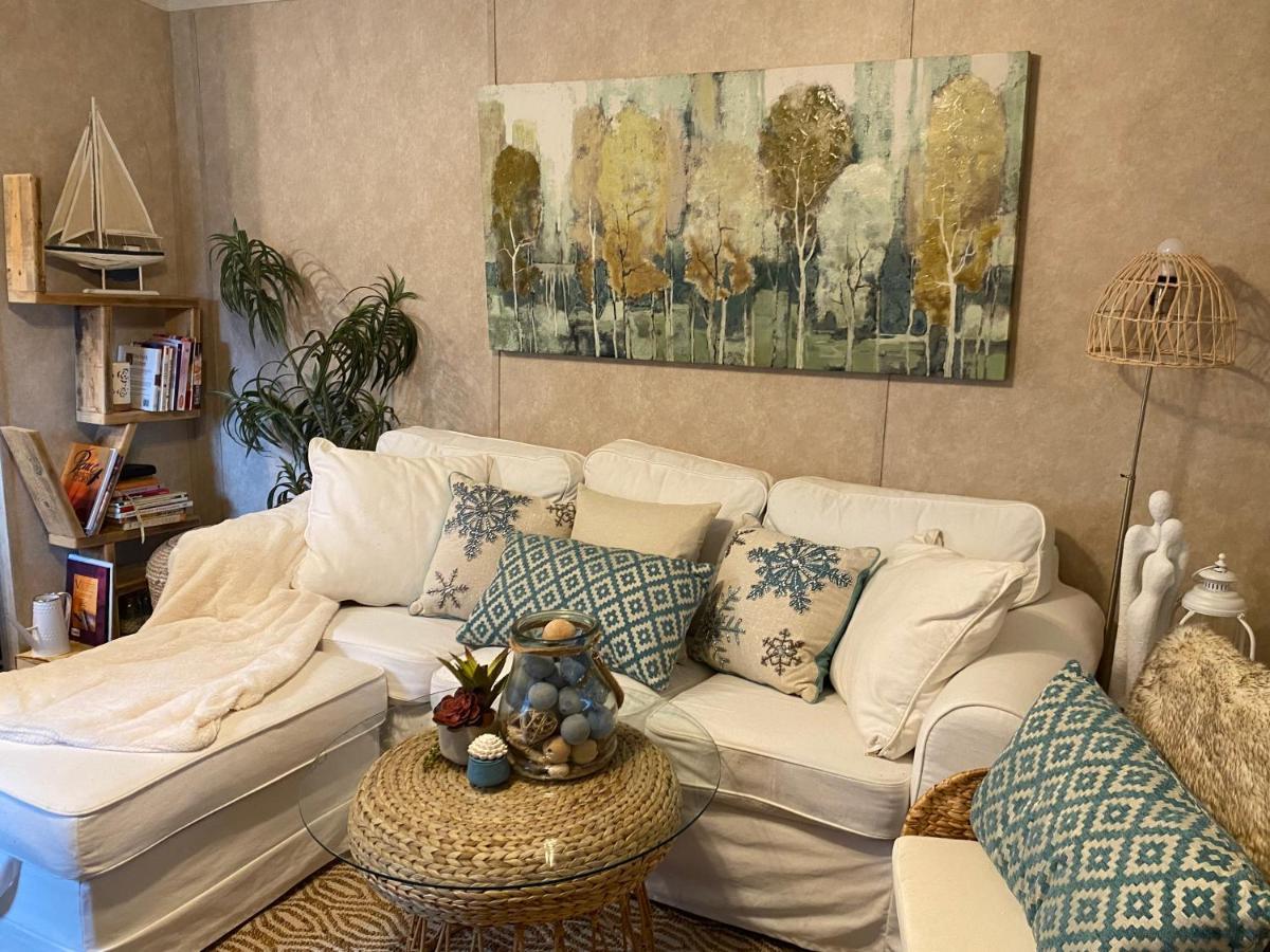 Your Own Cozy Tiny Home Остелл Экстерьер фото